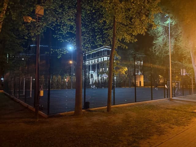 В парке Дурова