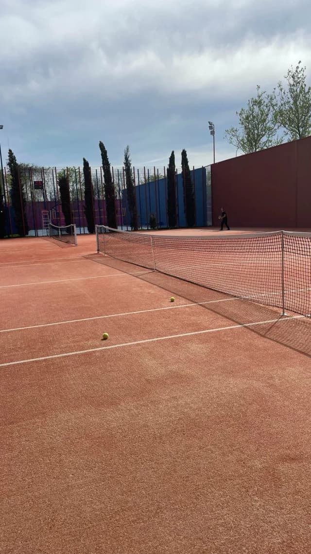 Теннисный корт