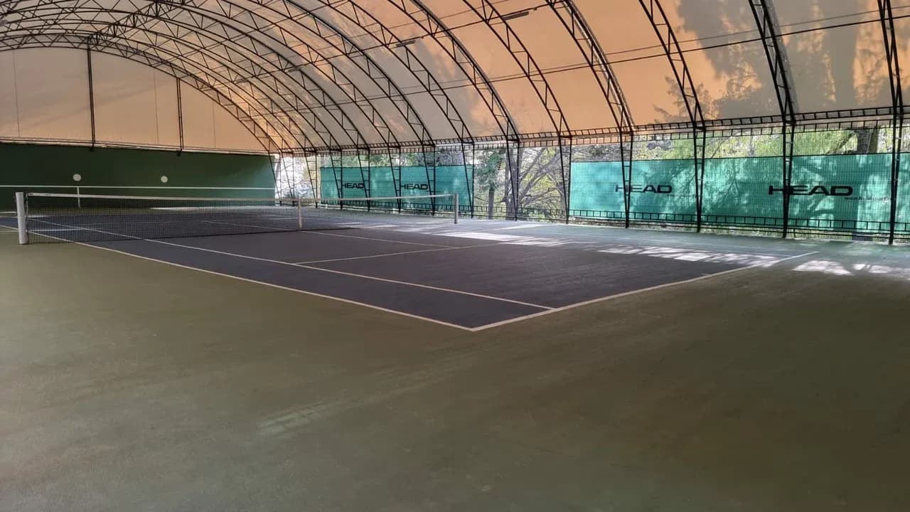 Теннисный корт