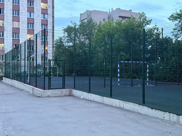 У бассейна ВГТУ